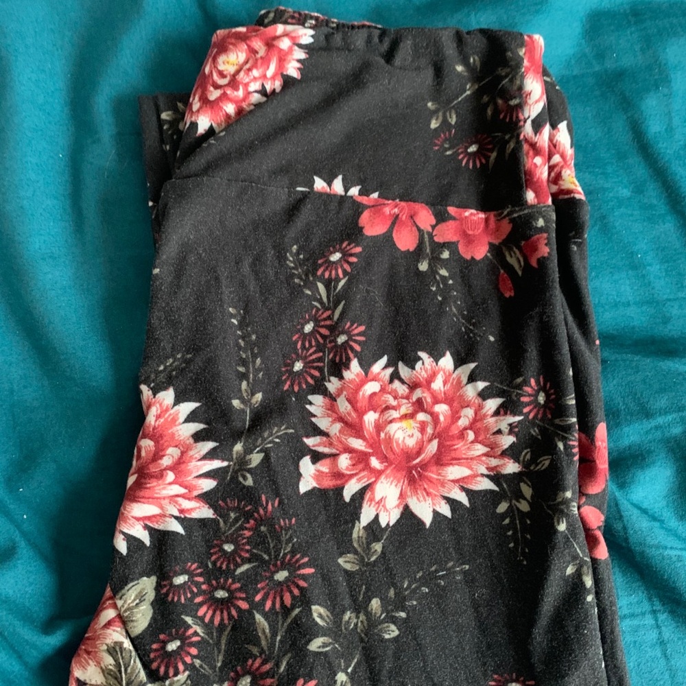 Never wore is os lularoe leggings